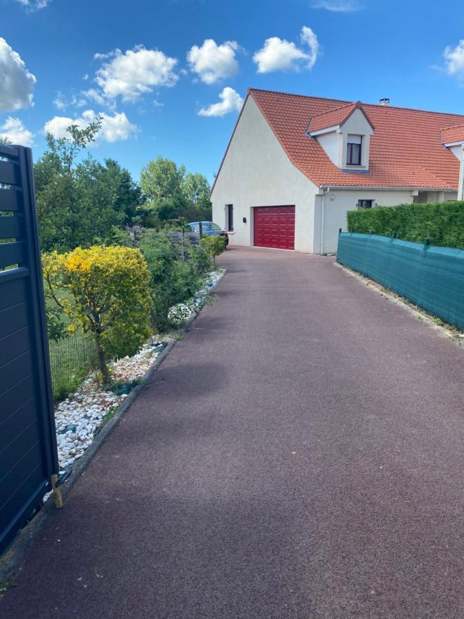 Aux Charmes Bed & Breakfast Isques Exterior photo